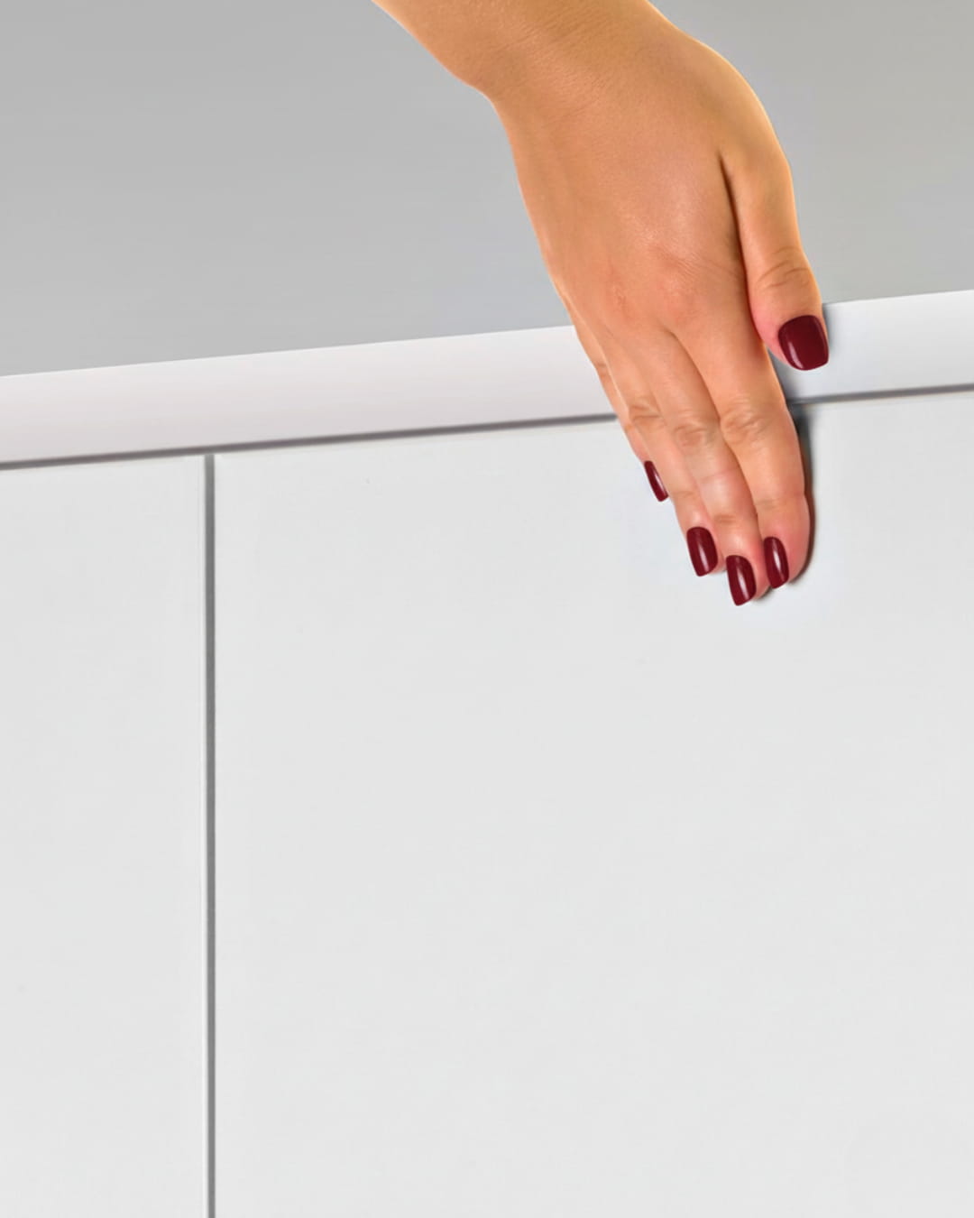 Cuisineà façades laquées blanches sans poignée de type push to open IDÉO Cuisines