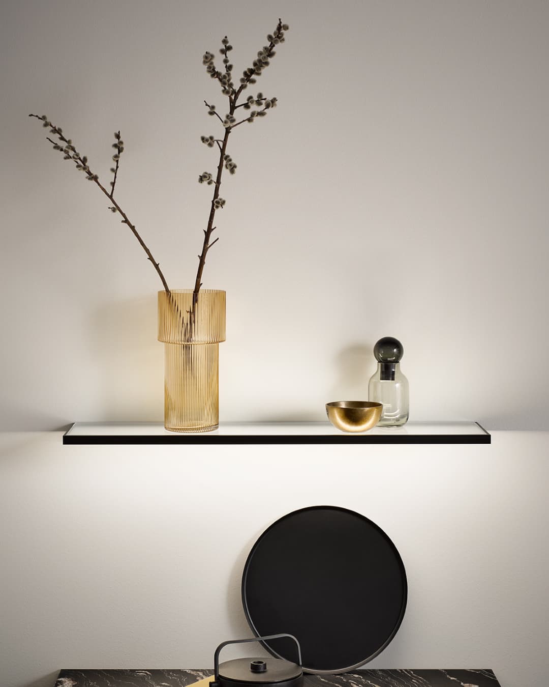 Étagère murale fine avec éclairage LED une  solution déco et gain de place pour petite cuisine IDÉO