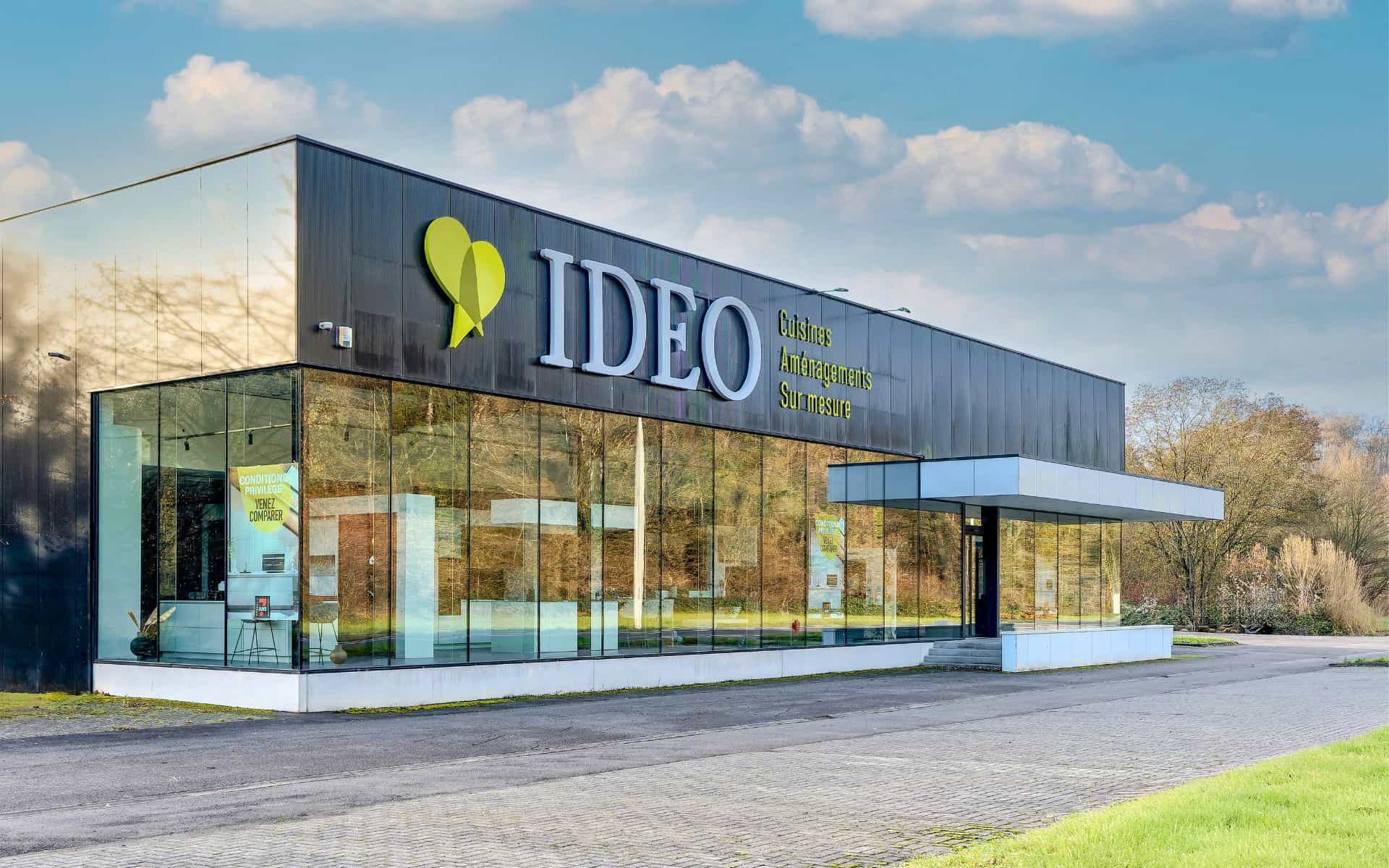 Cuisiniste à Rochefort, route de Marche-en-Famenne. Showroom IDEO cuisines et aménagement sur mesure