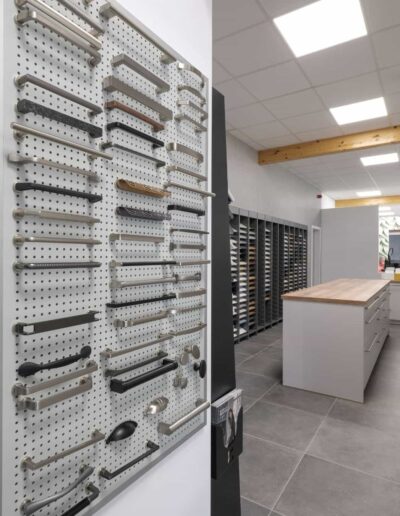 Large choix de poignées de meubles pour cuisines et dressings sur mesure