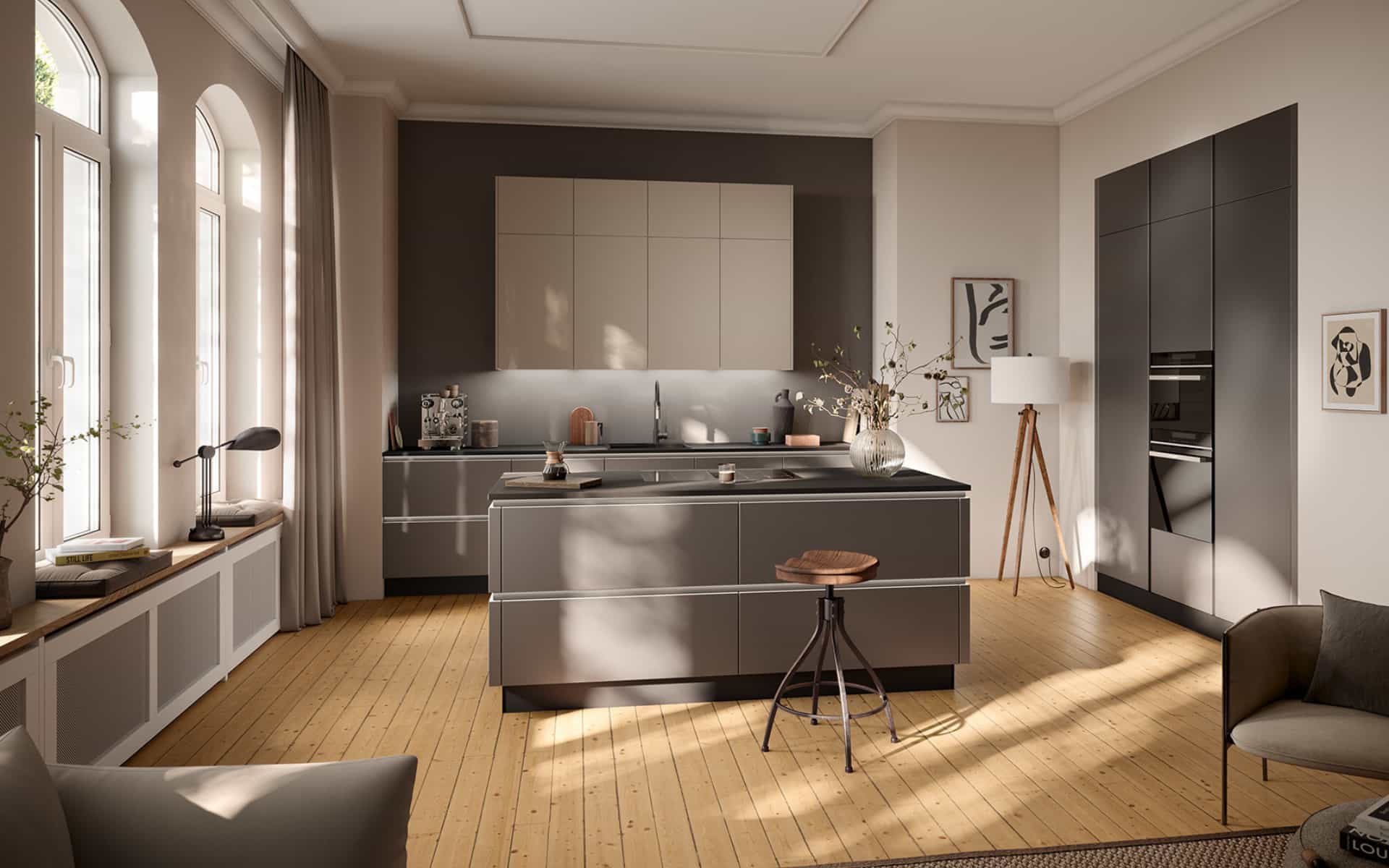 Cuisine moderne taupe avec îlot central, colonnes intégrées et parquet dans un intérieur lumineux. IDEO Cuisines